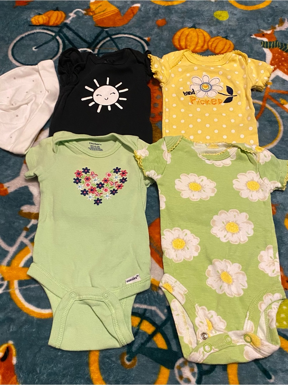 Newborn Baby Girl Onesies & Hat Lot - 5 Pieces - Floral Theme